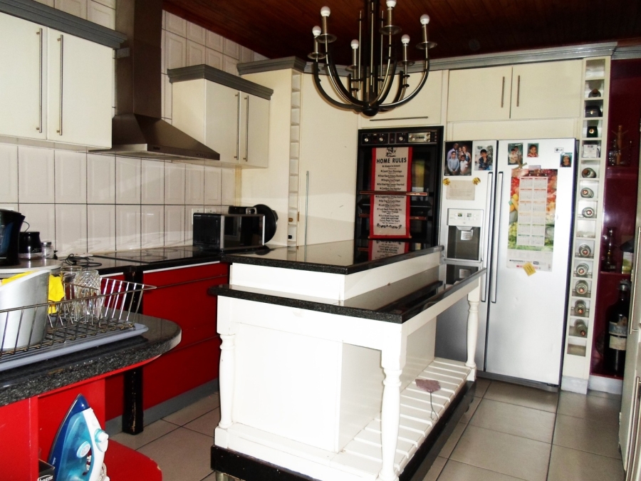 5 Bedroom Property for Sale in Charleston Hill Western Cape